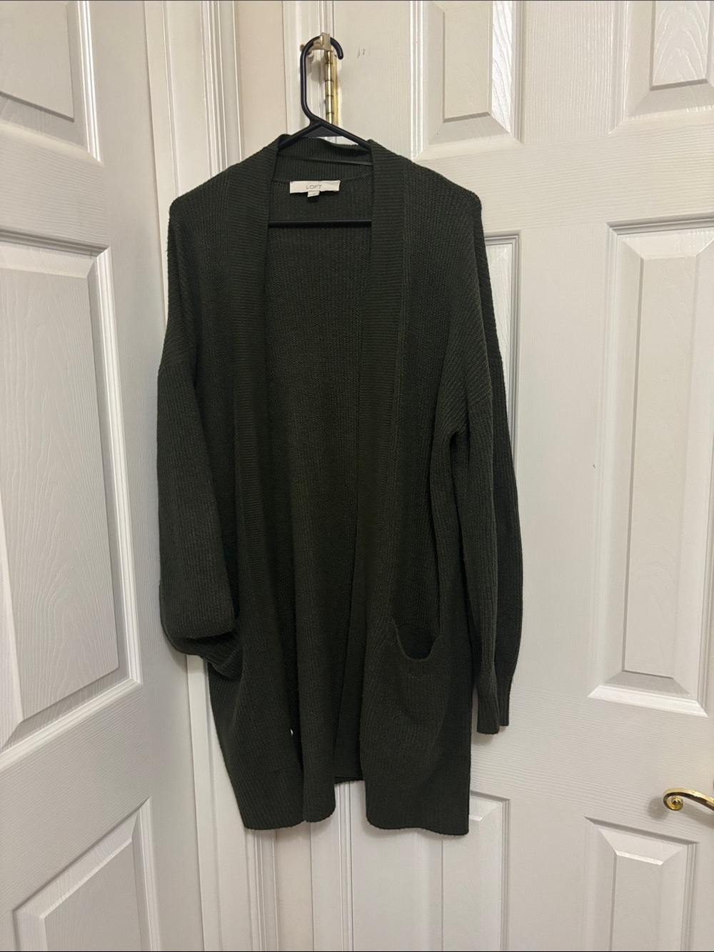LOFT Women’s Medium Olive Green Long Cardigan – Cozy Fall Layer